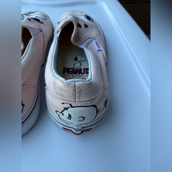 VANS Peanuts edition Snoopy & Lucy Pink Slip-On Shoes - Picture 4 of 9